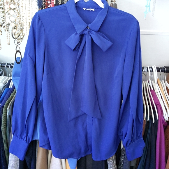 Blue neck tie button down blouse with balloon lantern sleeves - Picture 1 of 10